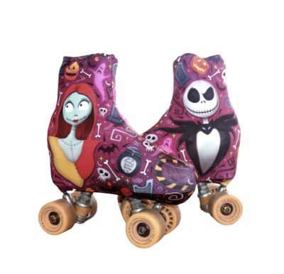Patins de rodas com capa textil roxa e desenhos de Halloween