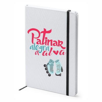 Caderno branco rígido com ilustração de patins e texto colorido, elástico preto