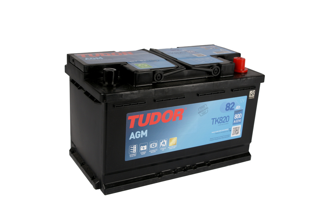 Bateria automóvel TUDOR AGM TK820 com etiquetas azul e preta.