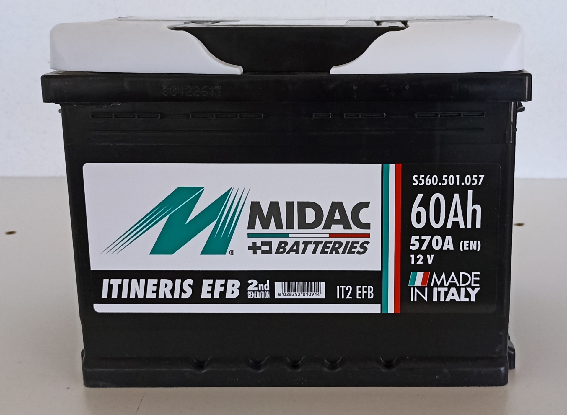 Bateria automóvel MIDAC 60Ah 12V preta e branca