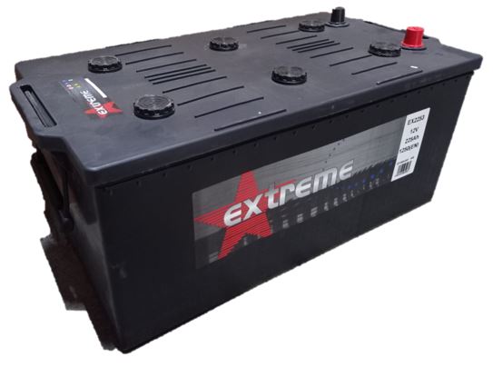 Bateria automóvel preta EXTREME com tampa e terminais vermelho e preto