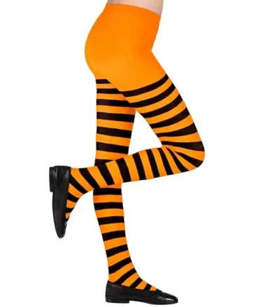 Meias-calças riscas preto e laranja com sapatos pretos