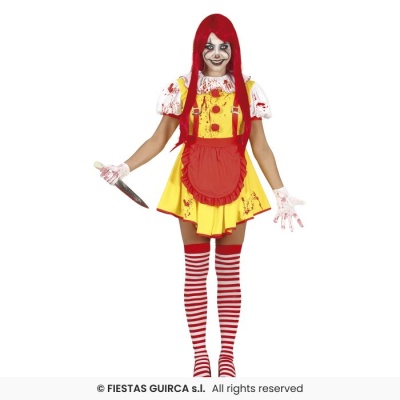 Mulher vestida de palhaça com vestido amarelo e avental vermelho segurando faca