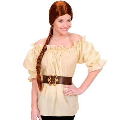 Mulher com blusa amarela e cinto castanho com fivela dourada
