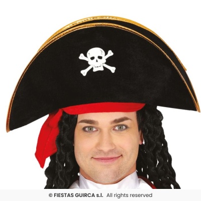 Chapéu de pirata preto com caveira e tecido vermelho