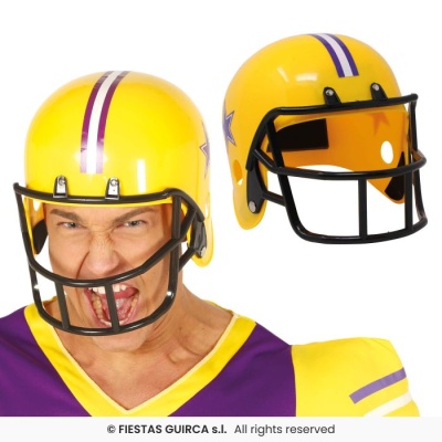 Capacete amarelo de futebol americano com risca roxa e branca, viseira preta, à direita e usado em modelo à esquerda.
