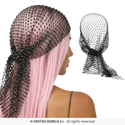 Lenço de cabeça de rede preto com pérolas em modelo e isolado
