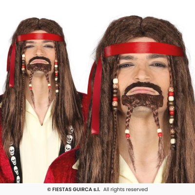 Homens com perucas longas, fitas vermelhas e barbas trançadas com contas coloridas