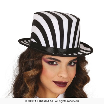 Chapéu tipo cartola preto e branco com riscas verticais.