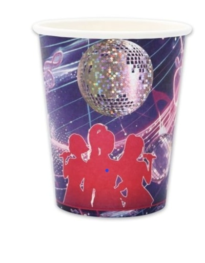 Copo de papel com design musical e figuras vermelhas de cantoras