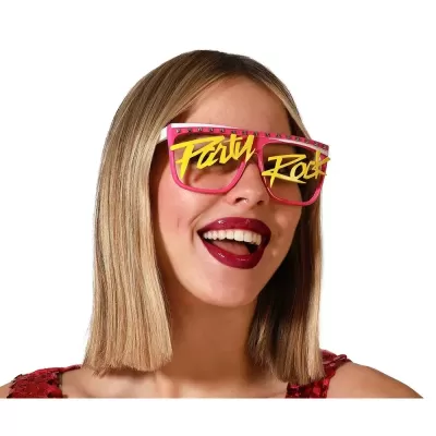 Mulher a usar óculos de festa rosa com inscrições amarelas PARTY ROCK.