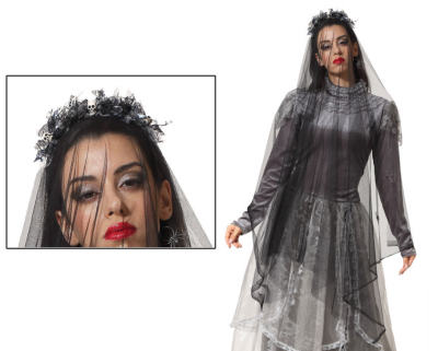 Modelo com vestido de noiva escuro, coroa de flores pretas e véu
