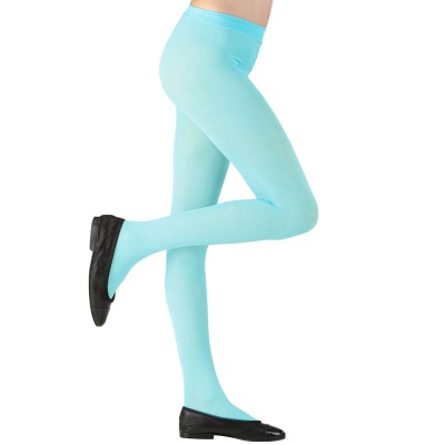 Collants azuis claros com sapatos pretos
