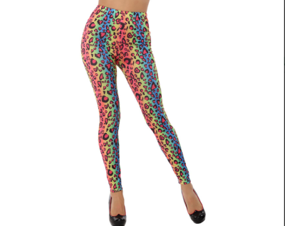 Leggings coloridas com padrão animal aplicado