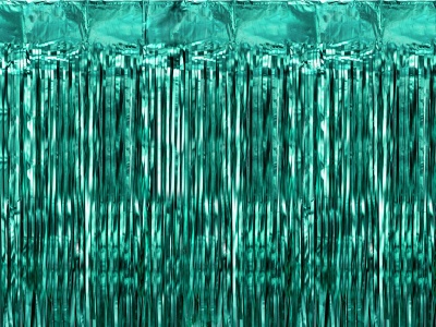 Cortina decorativa metálica azul turquesa com franjas brilhantes
