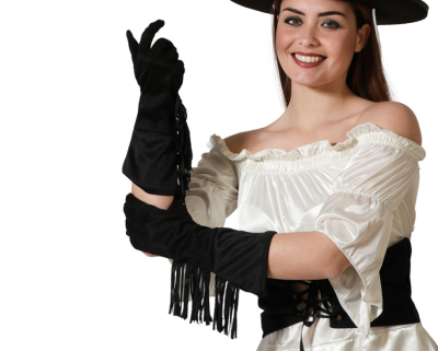 Mulher com blusa branca acetinada, corset preto, chapéu e luvas pretas