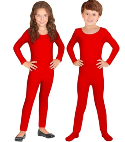 Crianças com roupas justas vermelhas de manga comprida e comprimento até ao tornozelo, fundo branco.