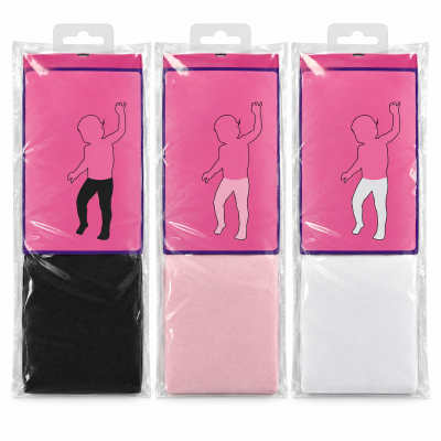 Três pares de collants infantis embalados, nas cores preto, rosa e branco