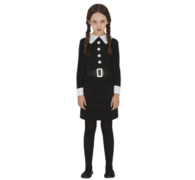 Menina com vestido preto e branco, collants e sapatos pretos