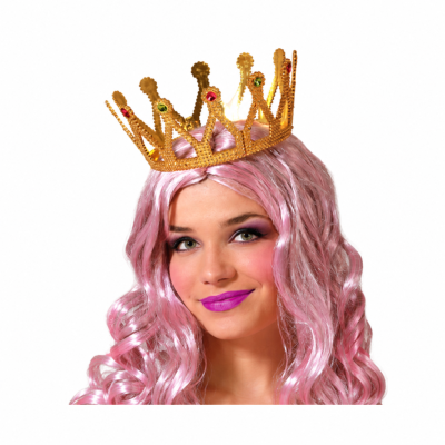 Mulher com peruca ondulada cor-de-rosa e coroa dourada
