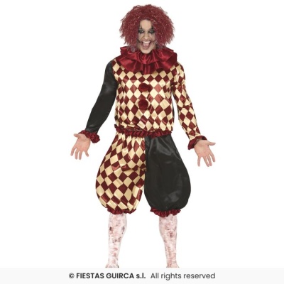 Fato de palhaço xadrez vermelho e bege com gola e botões vermelhos, cabelo encaracolado e maquilhagem assustadora
