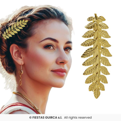 Acessório de cabelo dourado em forma de folhas usado por mulher com cabelo apanhado