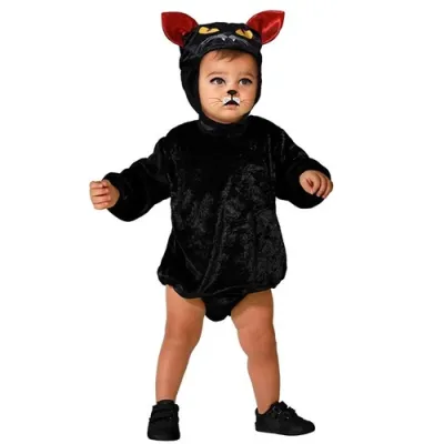 Bebé vestido com fato preto de gato com orelhas vermelhas e olhos amarelos no capuz