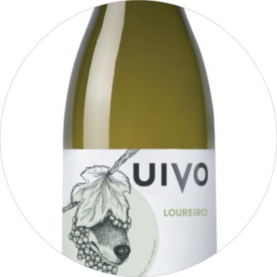 Garrafa de vinho UIVO Loureiro com rótulo ilustrado e texto