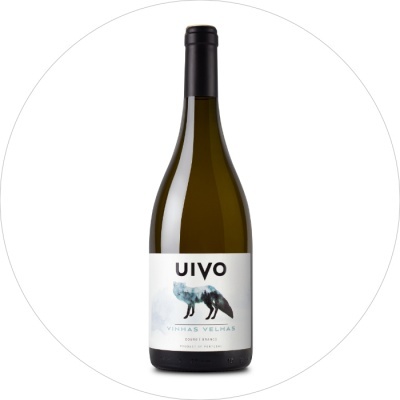 Garrafa de vinho branco UIVO com rótulo branco e raposa estilizada