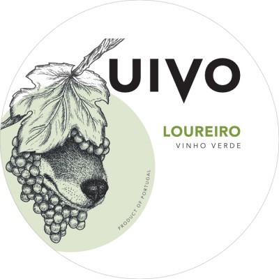 Etiqueta de vinho UIVO Loureiro Vinho Verde com ilustração de folhas e uvas