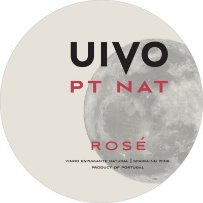Etiqueta redonda de vinho espumante rosé com imagem da lua e texto UIVO PT NAT ROSÉ