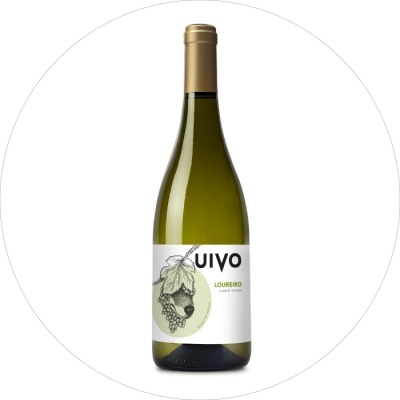 Garrafa de vinho branco UIVO Loureiro com rótulo branco e tampa dourada