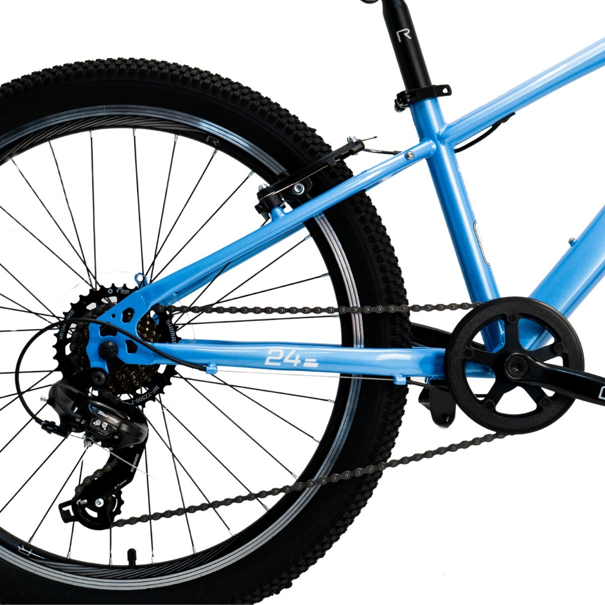 Parte traseira de bicicleta azul de 24 polegadas com selim preto e componentes Shimano.