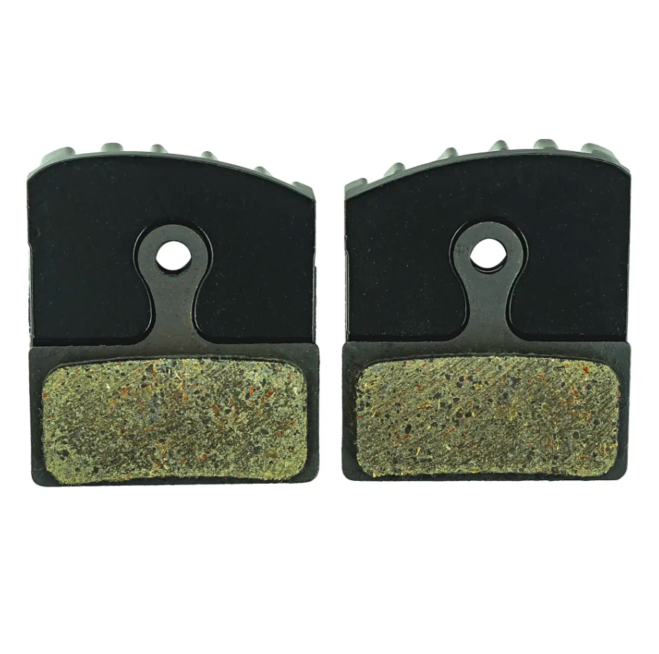 Par de pastilhas de travão de bicicleta com suporte metálico preto e material de fricção verde.