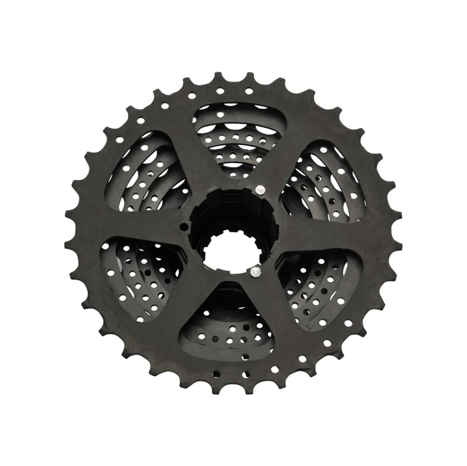 Cassete de bicicleta preta em metal com dentes e furos circulares
