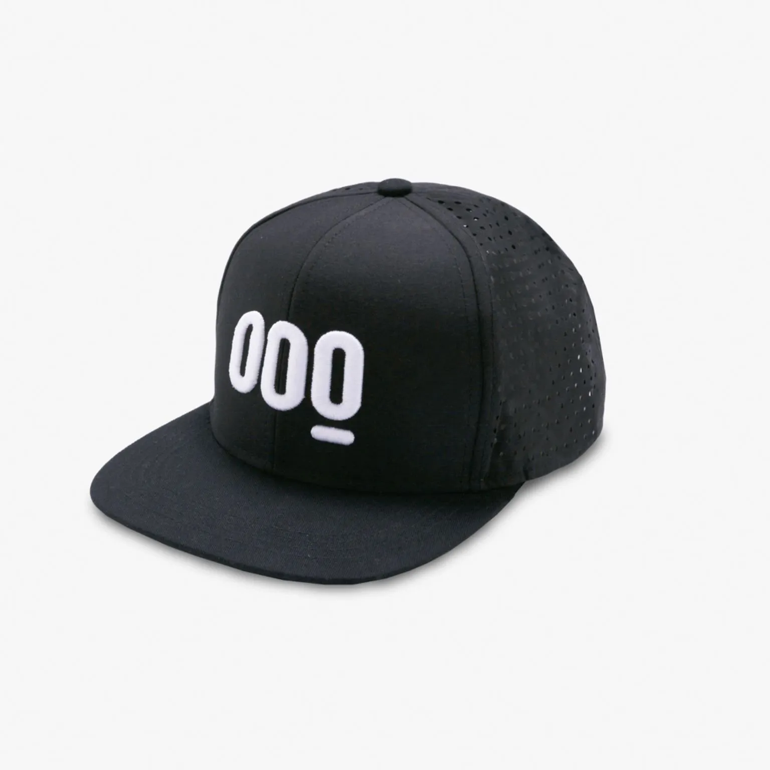 Boné preto com aba plana com logotipo branco 000