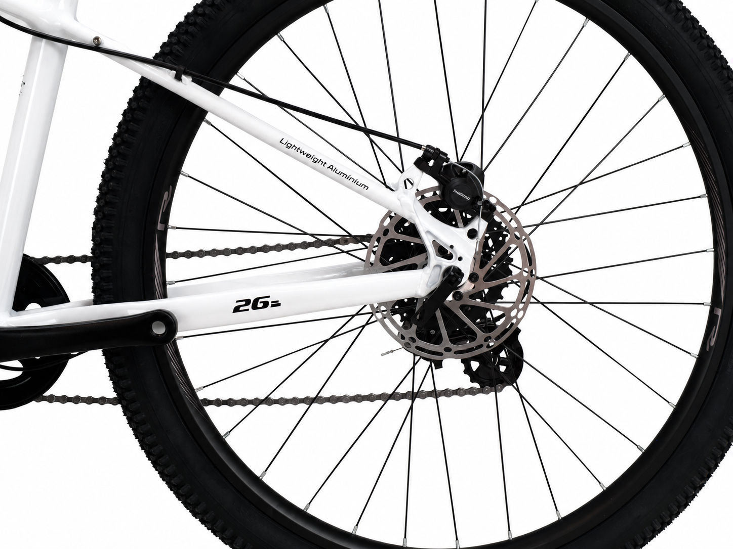 Roda traseira de bicicleta branca com disco Shimano e pneus pretos