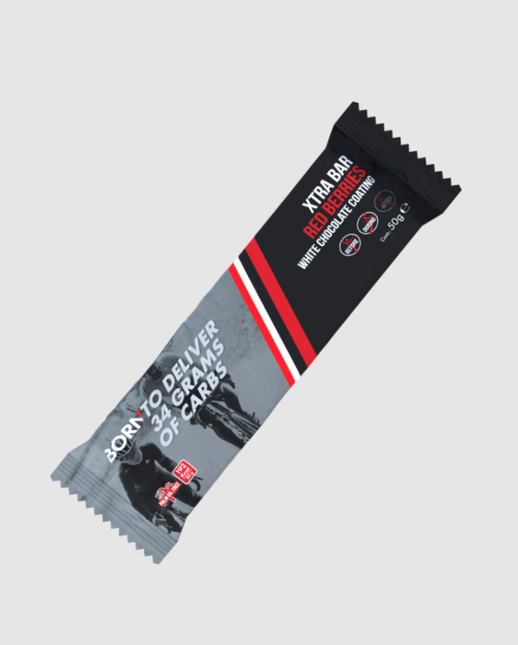 Barra energética Xtra Bar Red Berries com embalagem preta, cinza e vermelha e texto branco e vermelho.
