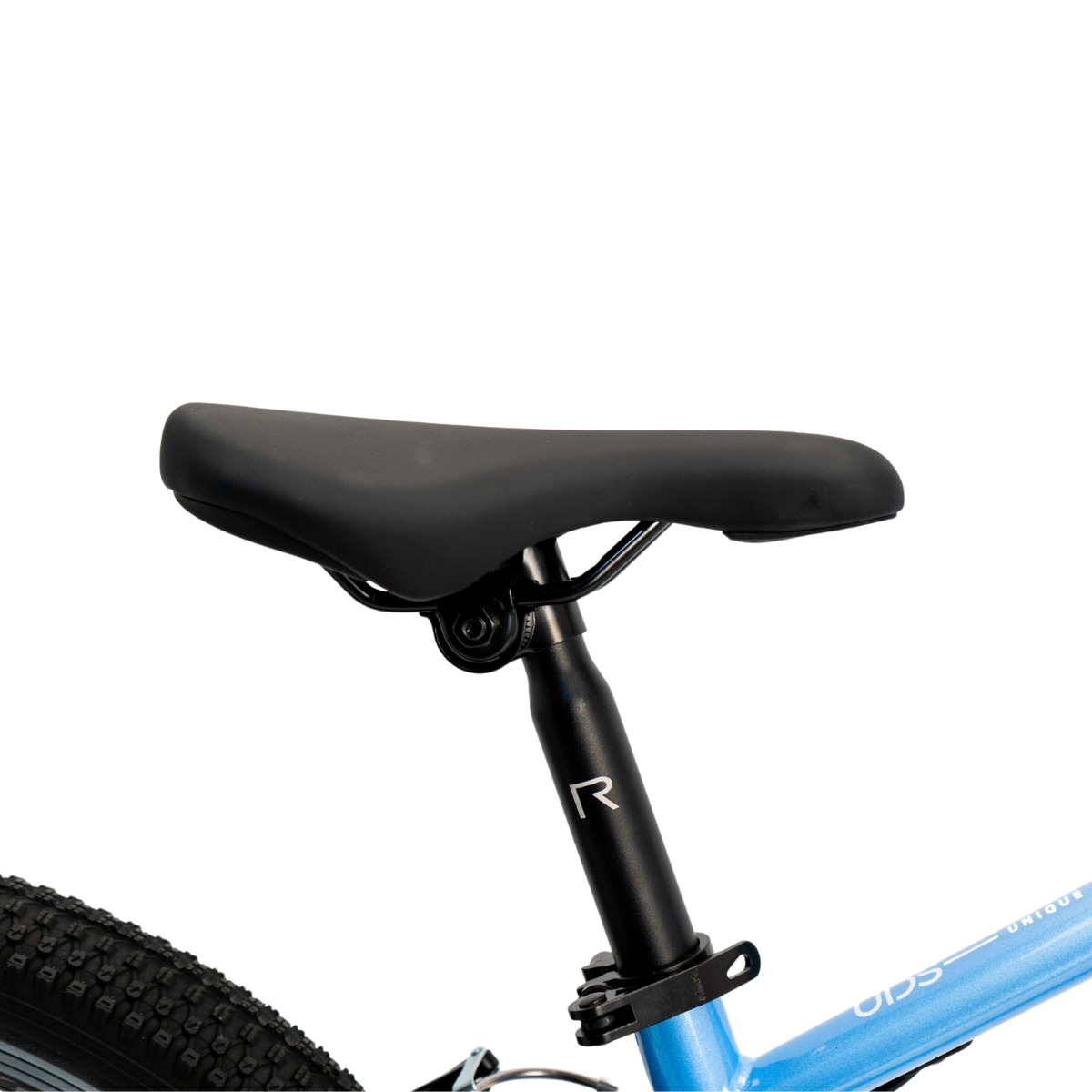 Selim de bicicleta preto montado num quadro azul claro com texto branco ODSS UNIQUE