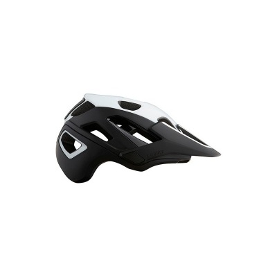 Capacete de ciclismo preto e branco com aberturas para ventilação