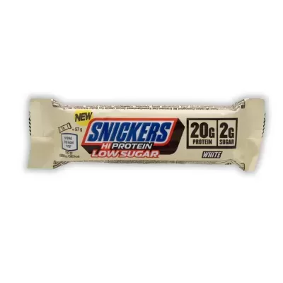 Barra Snickers Hi Protein Low Sugar embalagem creme com texto azul, vermelho e preto