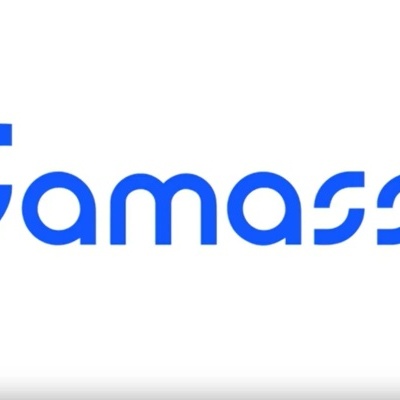 Logotipo da palavra Samassi em azul sobre fundo branco