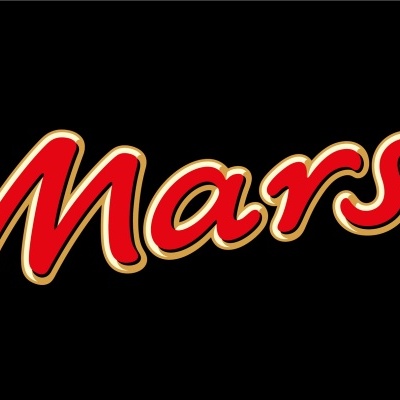 Logotipo Mars em vermelho com contorno dourado sobre fundo preto