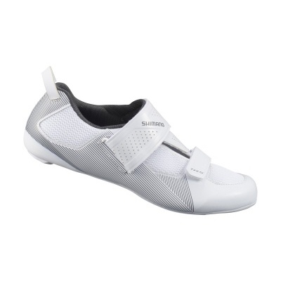 Sapato desportivo branco e cinzento com fechos velcro e texto SHIMANO