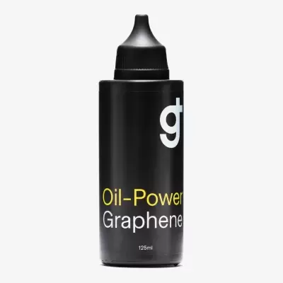 Frasco preto com tampa preta e texto Oil-Power Graphene 125ml
