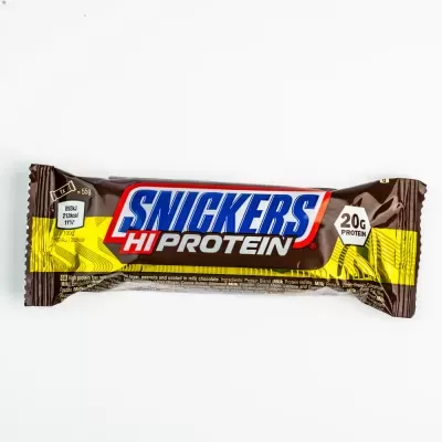 Barra de proteína Snickers Hi Protein com embalagem castanha e amarela