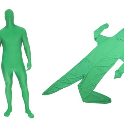 Duas imagens de fato corporal verde elástico, uma com pessoa a usar, outra estendida