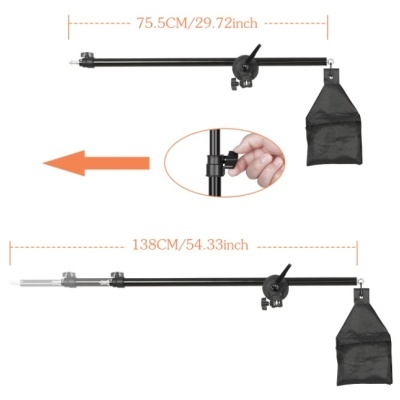 Braço extensível em metal preto com saco de peso preto