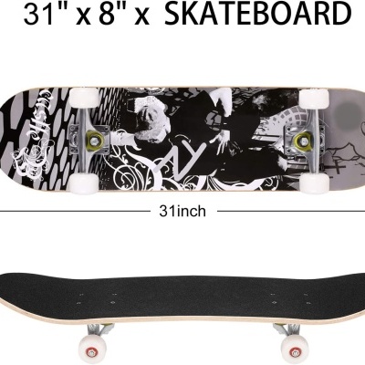 Skateboard 31x8 polegadas com rodas brancas e base preta e branca