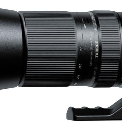 Objetiva fotográfica Tamron SP 150-600mm com suporte de tripé preto